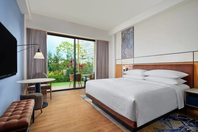 Deluxe Double room with balcony and with garden view