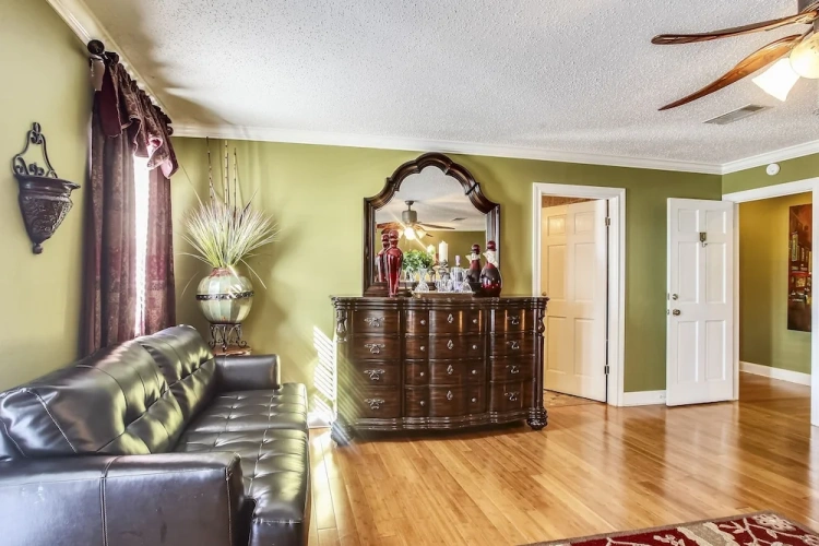 3 Bedrooms Cottage
