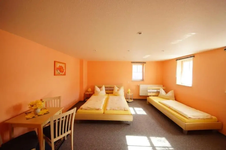 Standard Triple room