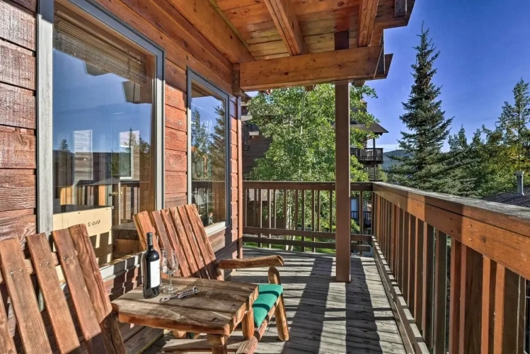 4 Bedrooms Apartment with balcony