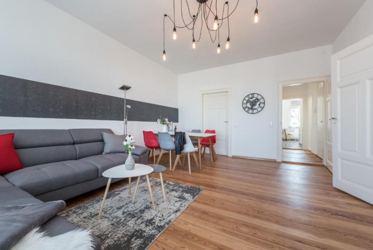 2 Bedrooms Apartment