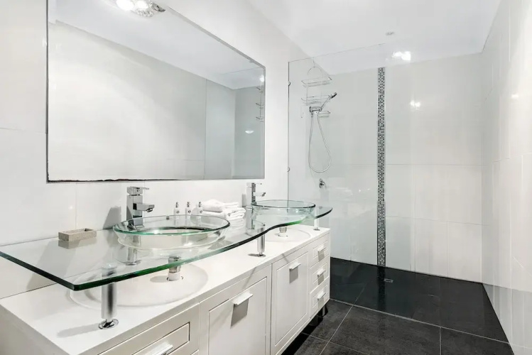 Sunrise Executive 5 Bedroom Home