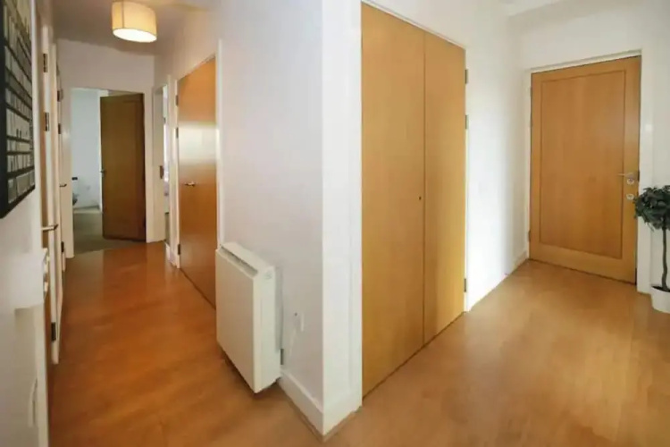 Bright 2BD Flat With Private Balcony - Dublin