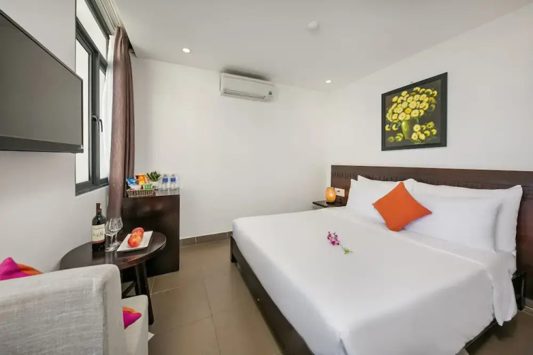 Emily Hotel & Apartments