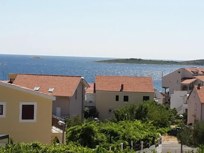 Apartment with sea view