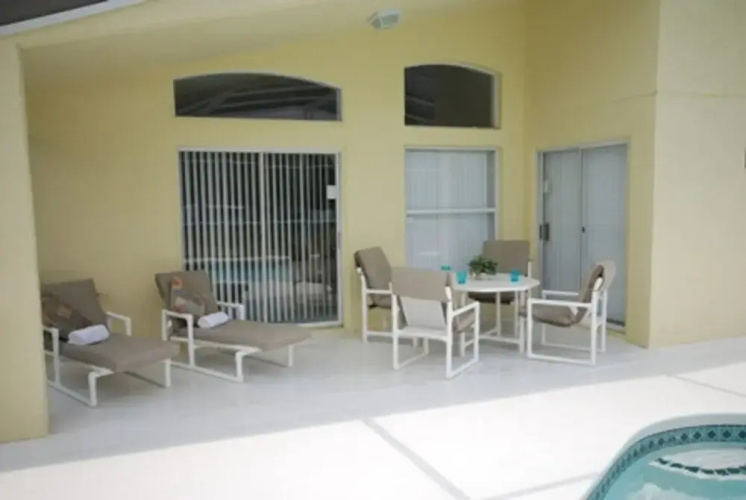 Royal Palms 511