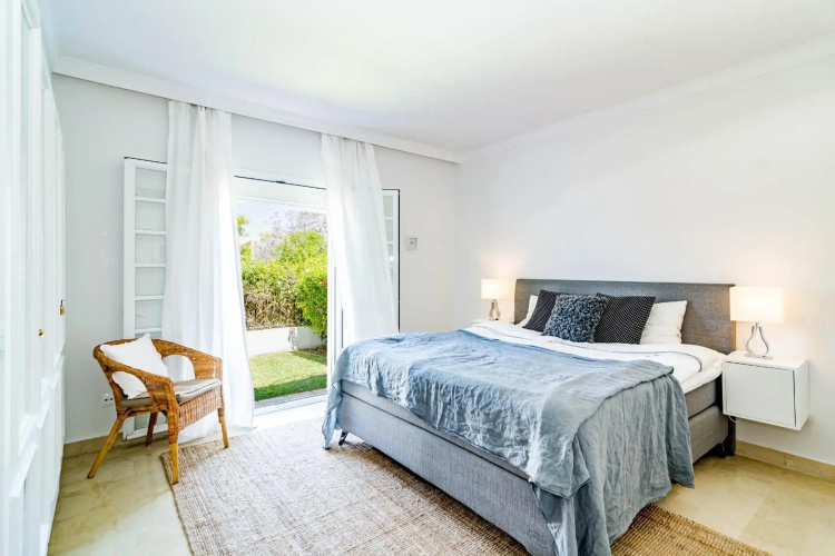 AP165 - Contemporary Scandinavian Style Apartment