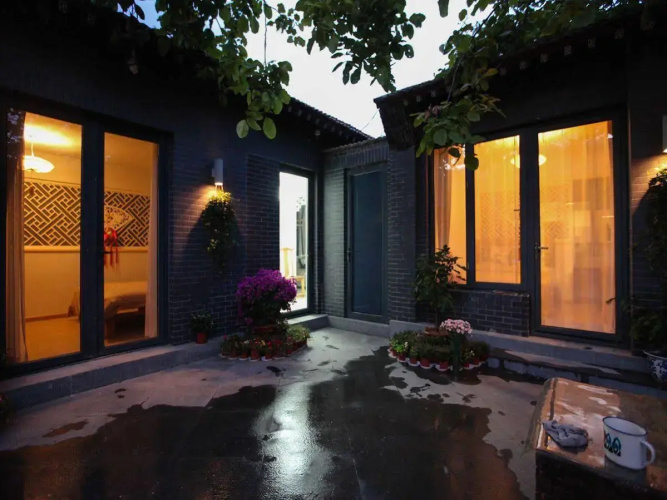 Walnut Tree Courtyard