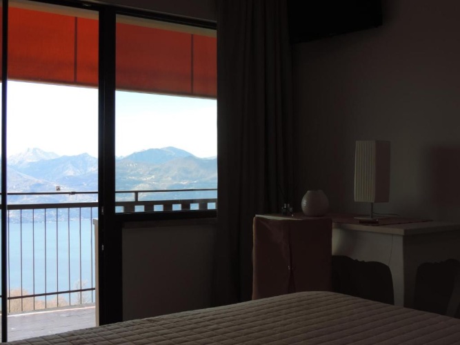 Standard Double room with lake view