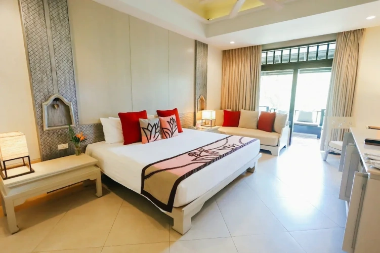 Grand Deluxe Family room
