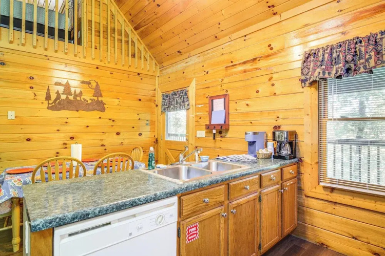 Sevierville Cabin w/ Hot Tub & Deck!