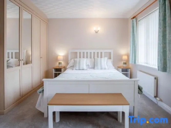 3 Bedrooms Apartment