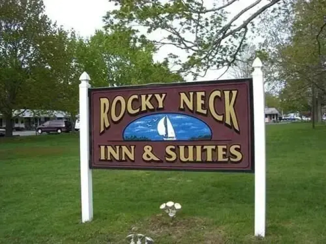 Rocky Neck Inn & Suites
