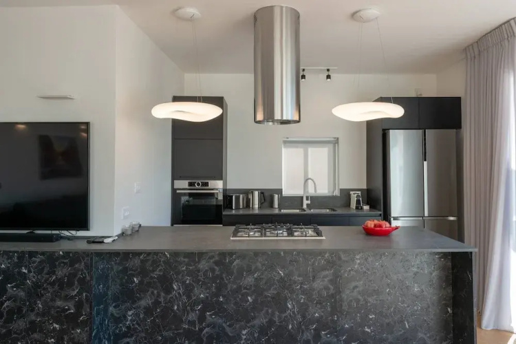 New Decoreted 2 Bed Penthouse With Cool Balcony