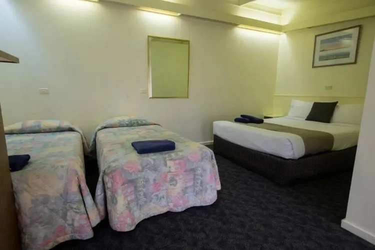 Standard Triple room