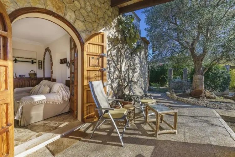 2 Bedrooms Villa