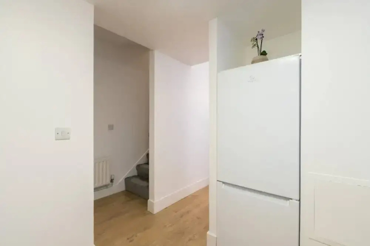Bright and Modern 3 Floor Apartment in Central London