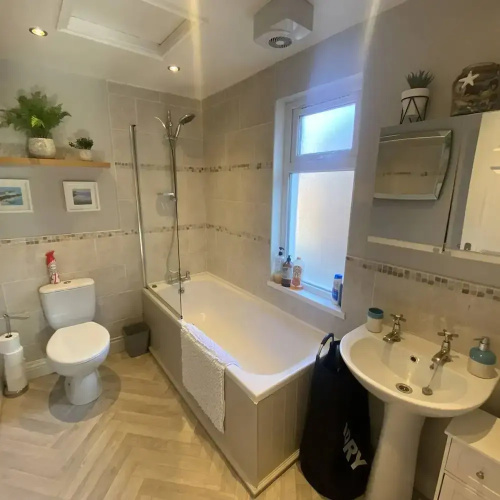 2BR Cozy Duplex in Belfast