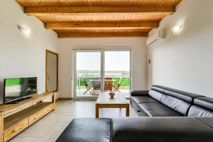 3 Bedrooms Apartment