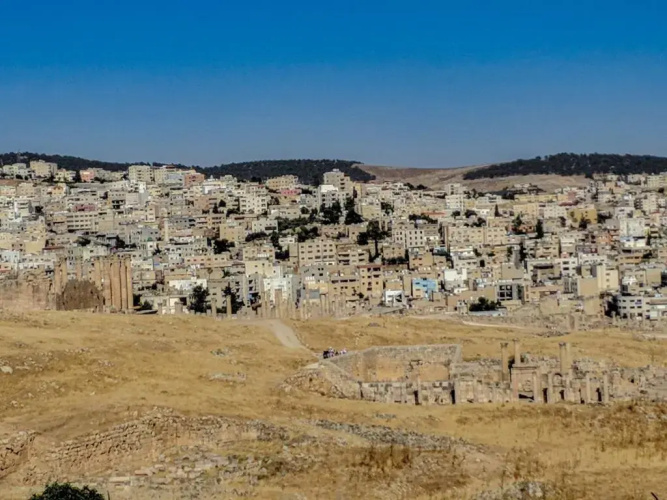 Full panorama Jerash (PLUS)