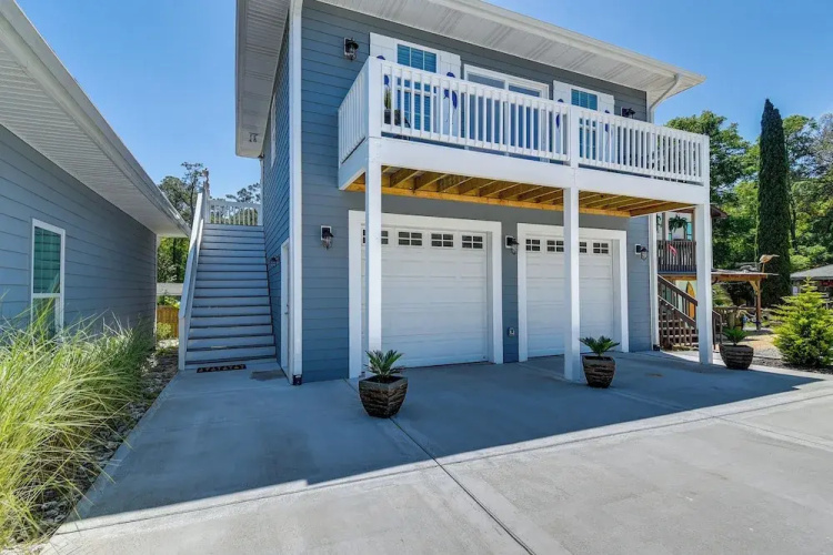 1 Mi To Beach & Pier! Chic Ocean Isle Studio - Ocean Isle Beach, NC