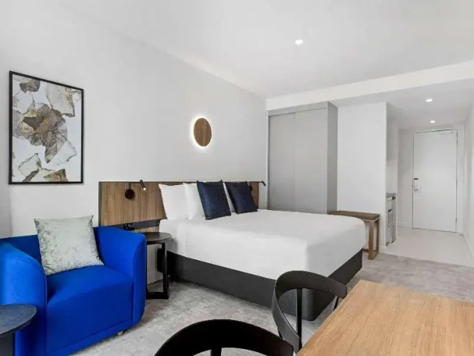 Standard Double room with city view