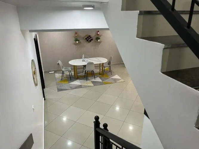 3 Bedrooms Apartment