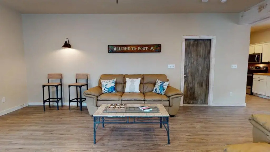 MC05 Upscale Condo, Shared Pool, Close to Beach