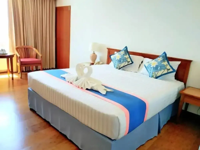 Diamond Plaza Hotel