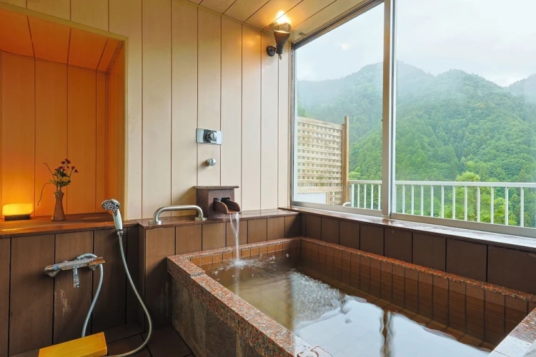 Standard Quadruple room with view