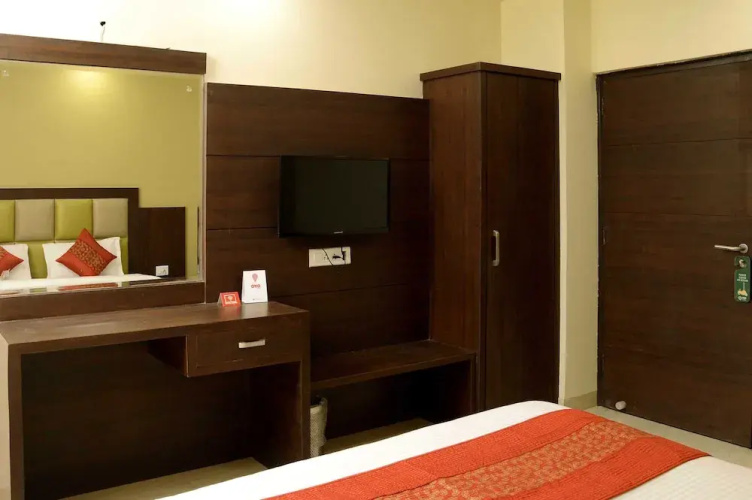 Collection O 4107 Hotel Aroma Inn