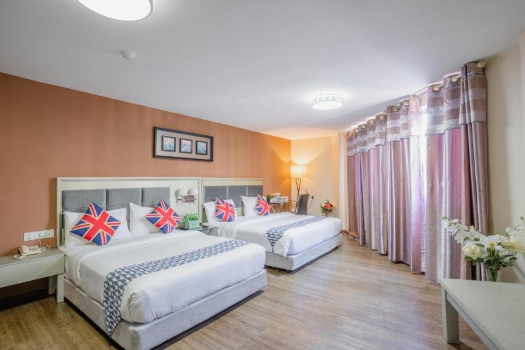 Deluxe Quadruple Family room