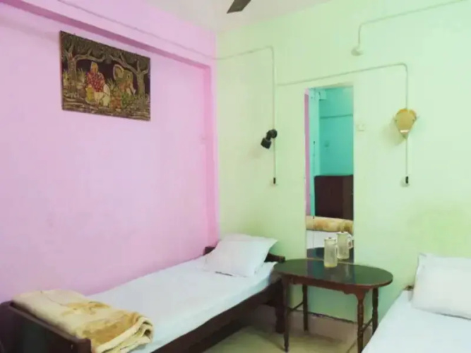 Hotel Paying Guest