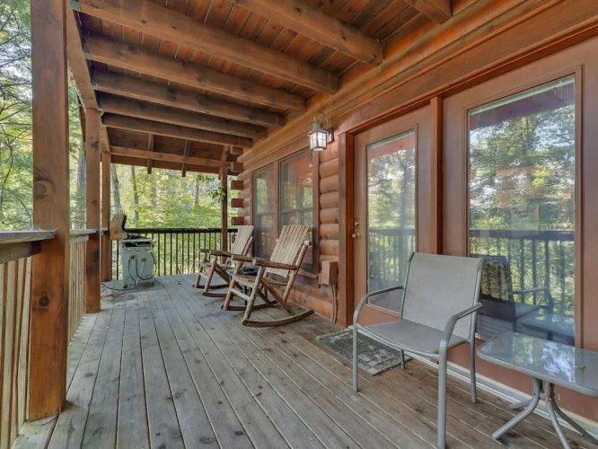 Chillin N Grillin 2 Bedroom Cabin