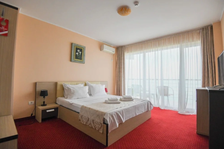 Suite with lake view