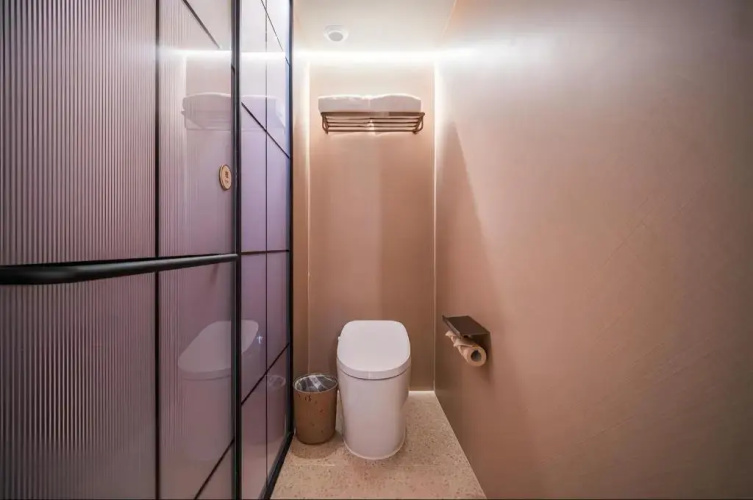 7 Days Premium Hotel