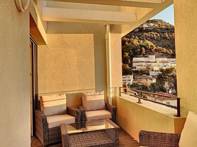 2br apartment with parking near Monaco