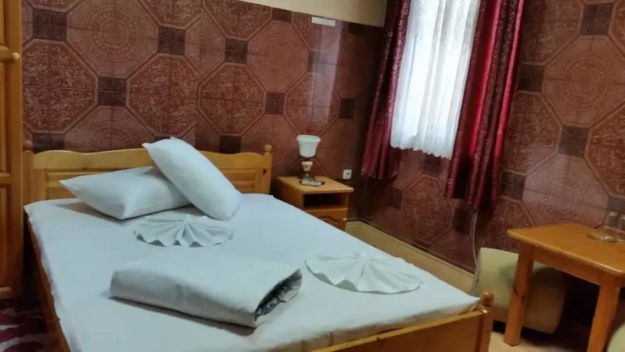 Shans 2 Hostel