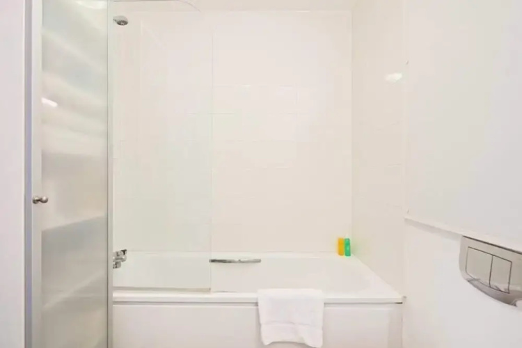 Sleek & Spacious 4 Sleeper, 5 Mins to Moorgate