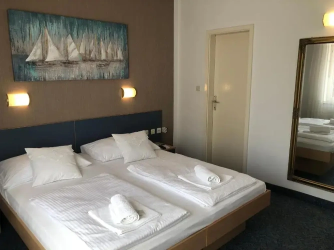 Standard Double room with partial sea view