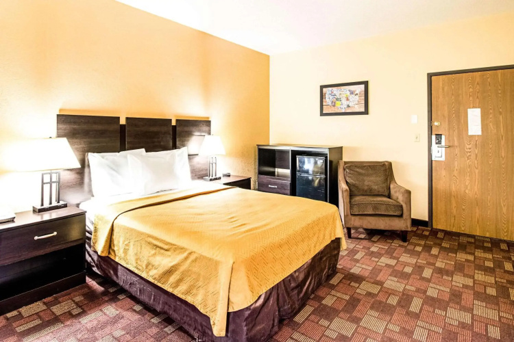 Econo Lodge Watertown