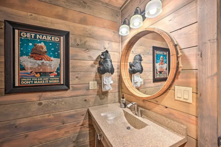 Luxe Broken Bow Cabin w/ Tesla Charging Station