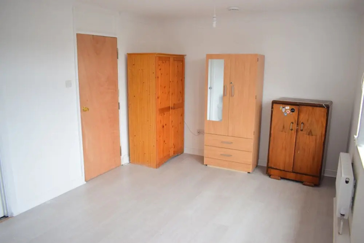 Spacious 3 Bedroom Shadwell Flat