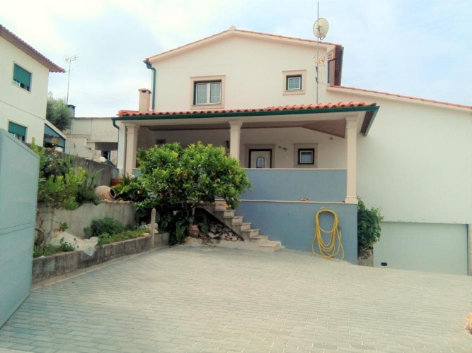 4 Bedrooms Cottage