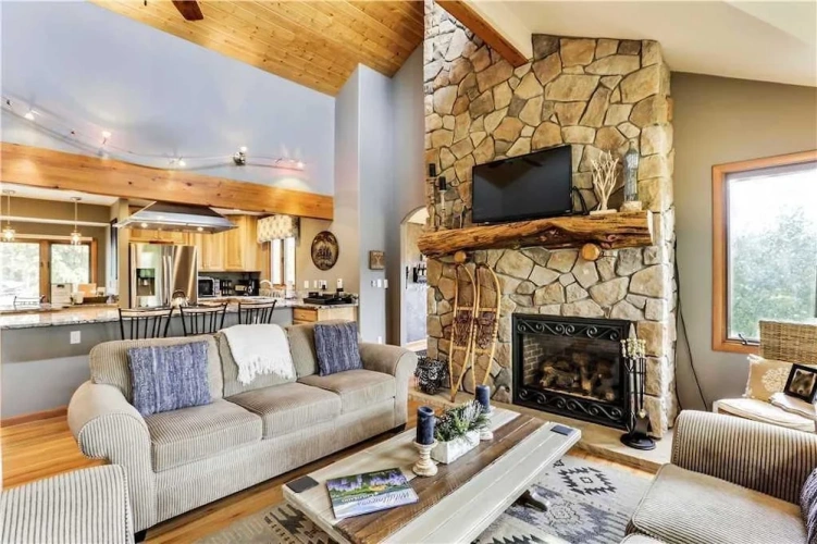 5 Bedrooms Cottage