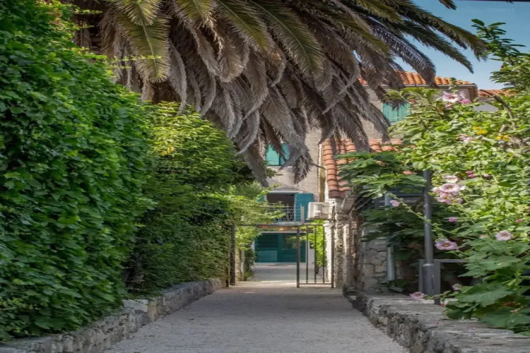 Garden Apartment Hotel Split