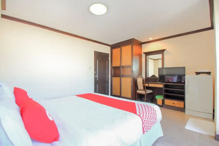 White Inn Hotel by OYO Rooms