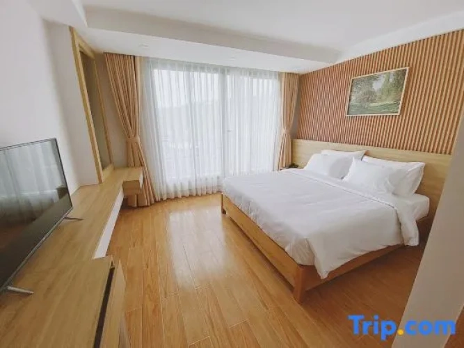 2 Bedrooms Standard Double Family room with land view