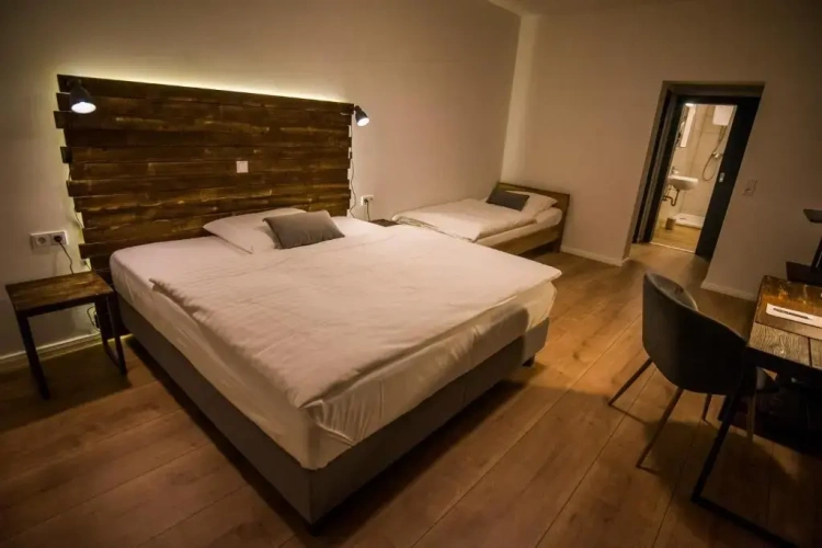 Standard Triple room