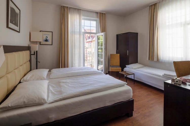 Standard Triple room